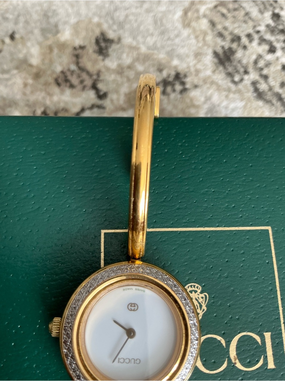 Gucci DRESSY Bangle Watch set with Interchangeable bezels❤️🔥❤️🔥❤️🔥 - Picture 14 of 15